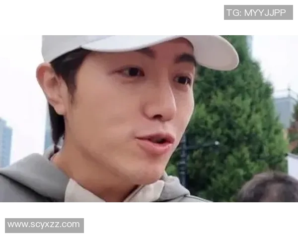 足球明星与美食的奇妙邂逅精彩瞬间尽在球场外的美味时刻 足球明星与美食的奇妙邂逅精彩瞬间尽在球场外的美味时刻